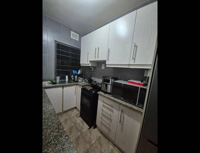 1 BEDROOM APARTMENT FOR SALE IN ESSENWOOD